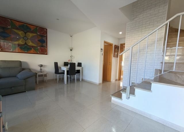 3 soveværelse Rækkehus til salg i Sagra med swimmingpool garage - € 225.000 (Ref: 10156993)