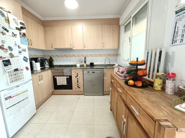 3 soveværelse Rækkehus til salg i Sagra med swimmingpool garage - € 225.000 (Ref: 10156993)