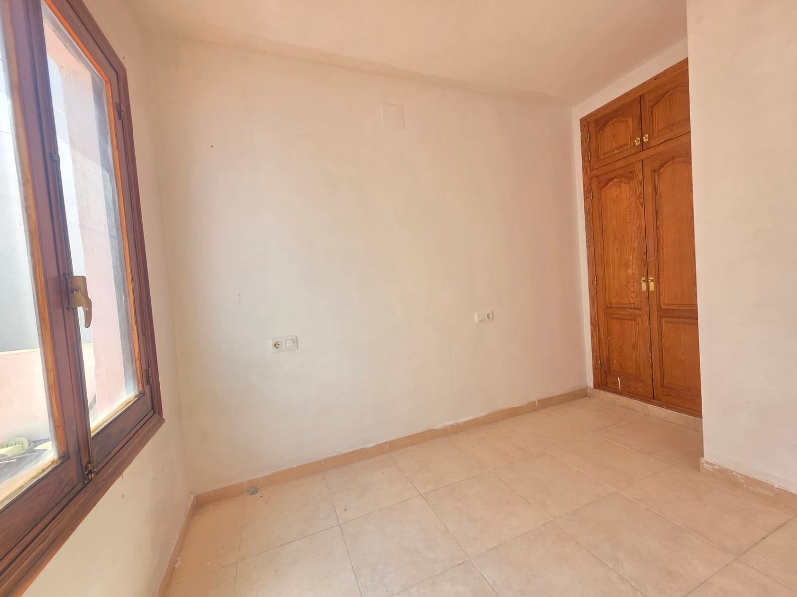5 bedroom Flat for sale in Ondara - € 199,000 (Ref: 10156994)