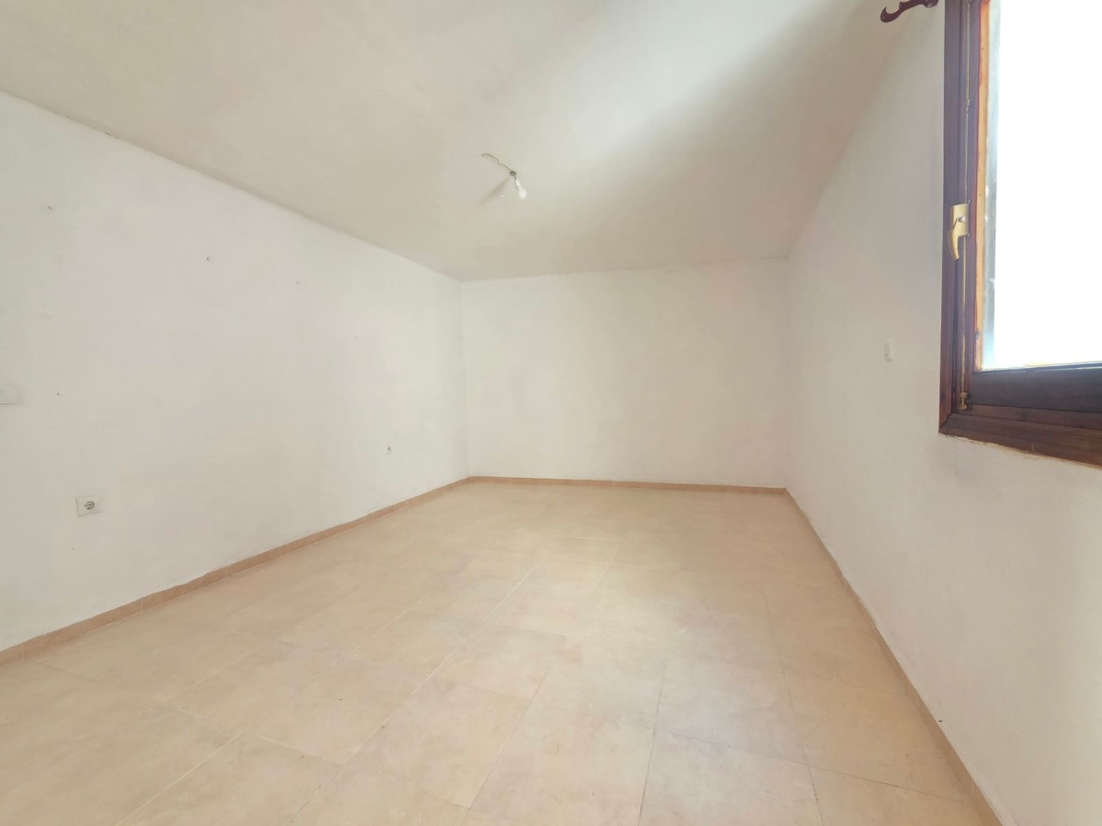 5 bedroom Flat for sale in Ondara - € 199,000 (Ref: 10156994)
