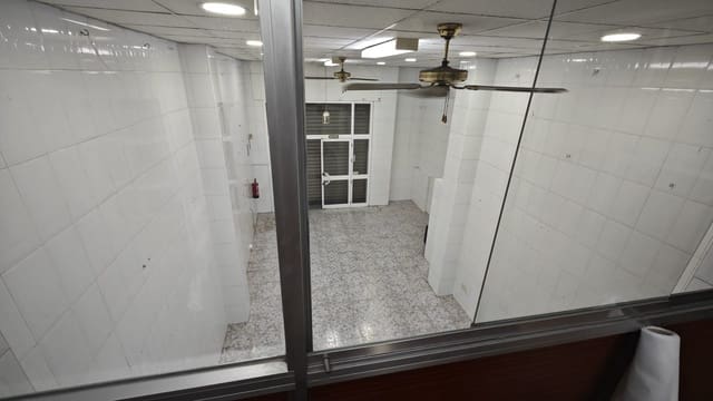 Commercial for sale in Gandia - € 170,000 (Ref: 8254613)