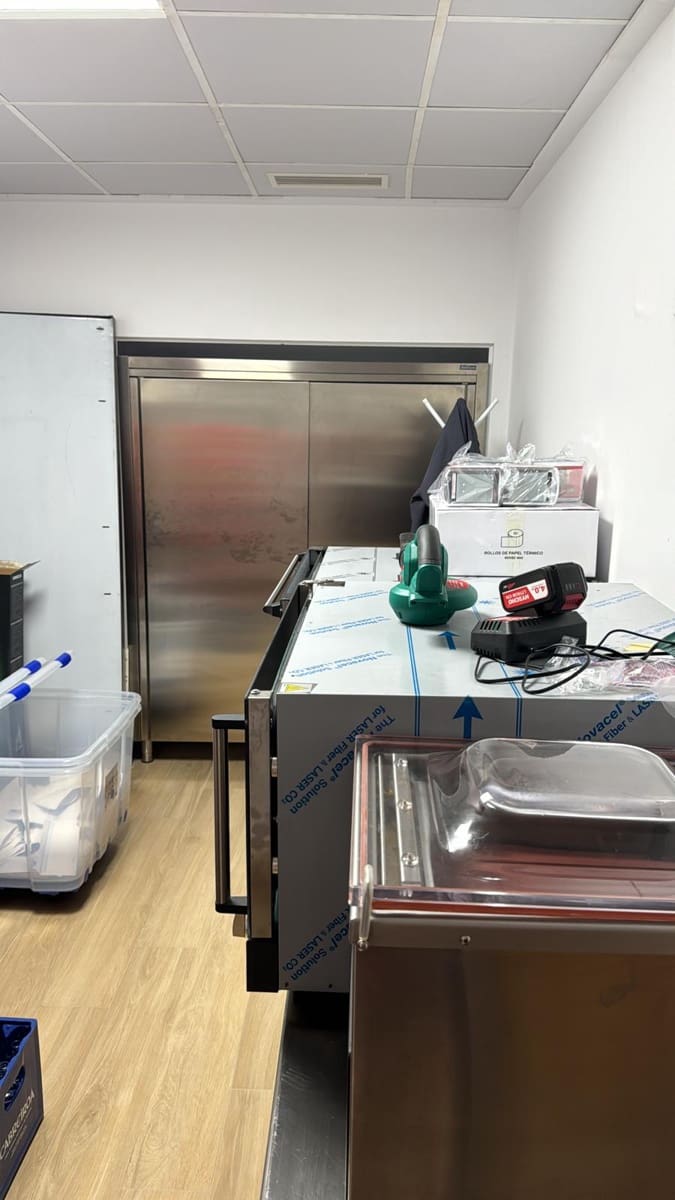 Erhverv til leje i Gandia - € 1.530 (Ref: 8524123)