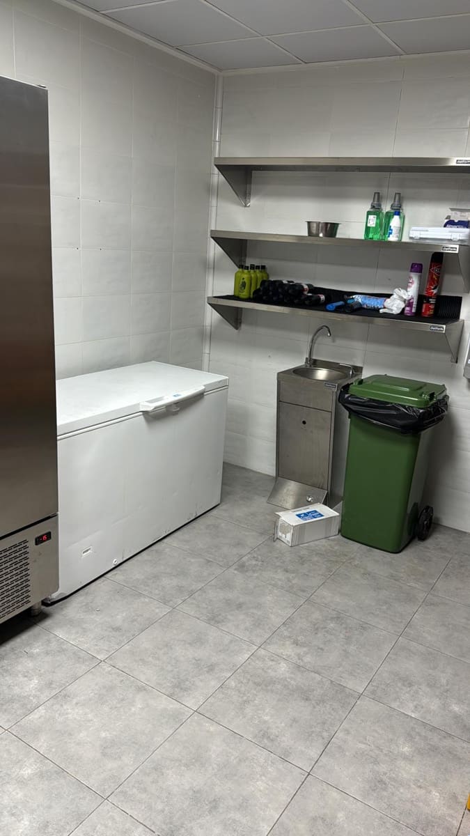 Erhverv til leje i Gandia - € 1.530 (Ref: 8524123)