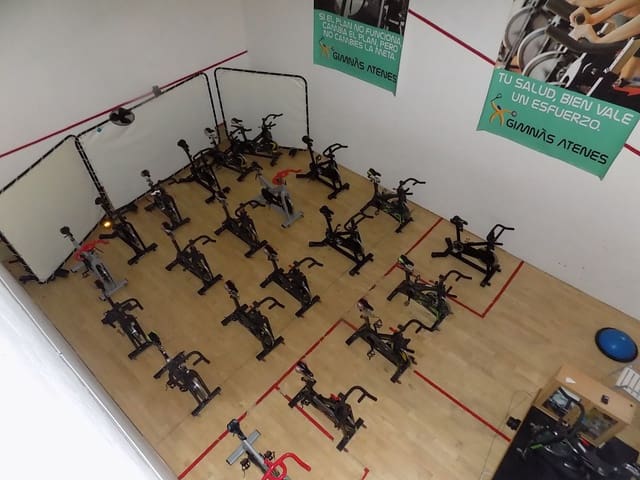 4 bedroom Commercial for sale in Cocentaina with garage - € 380,000 (Ref: 8639816)