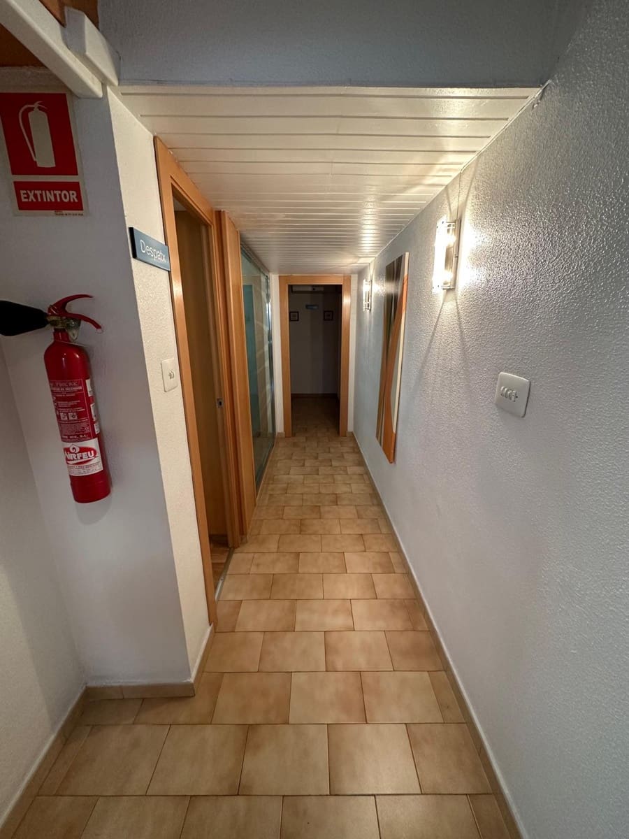 Commercial for sale in Gandia - € 62,000 (Ref: 8643788)