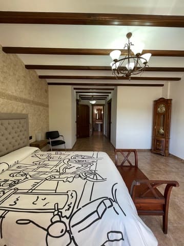 7 chambre Villa/Maison à vendre à Piles avec piscine garage - 520 000 € (Ref: 8653337)