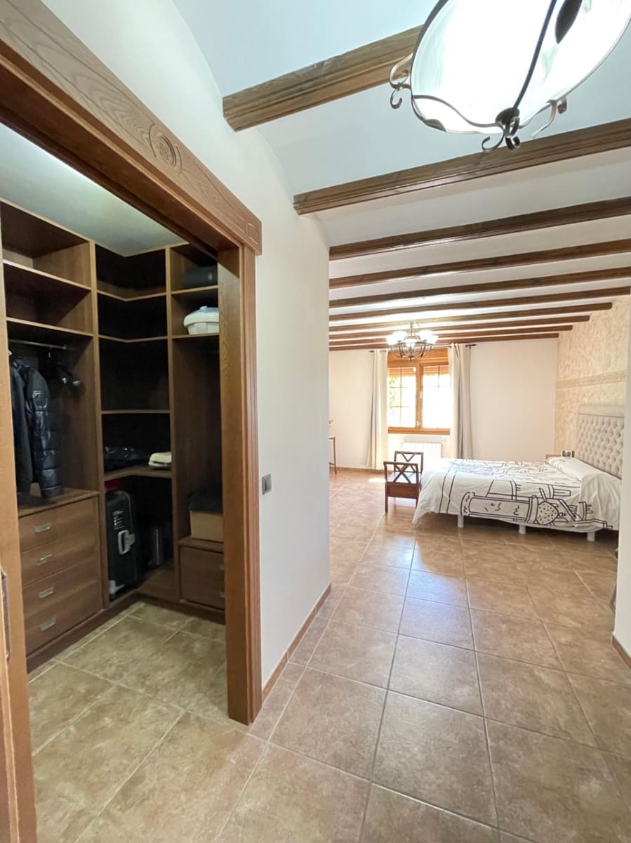 7 soveværelse Villa til salg i Piles med swimmingpool garage - € 520.000 (Ref: 8653337)