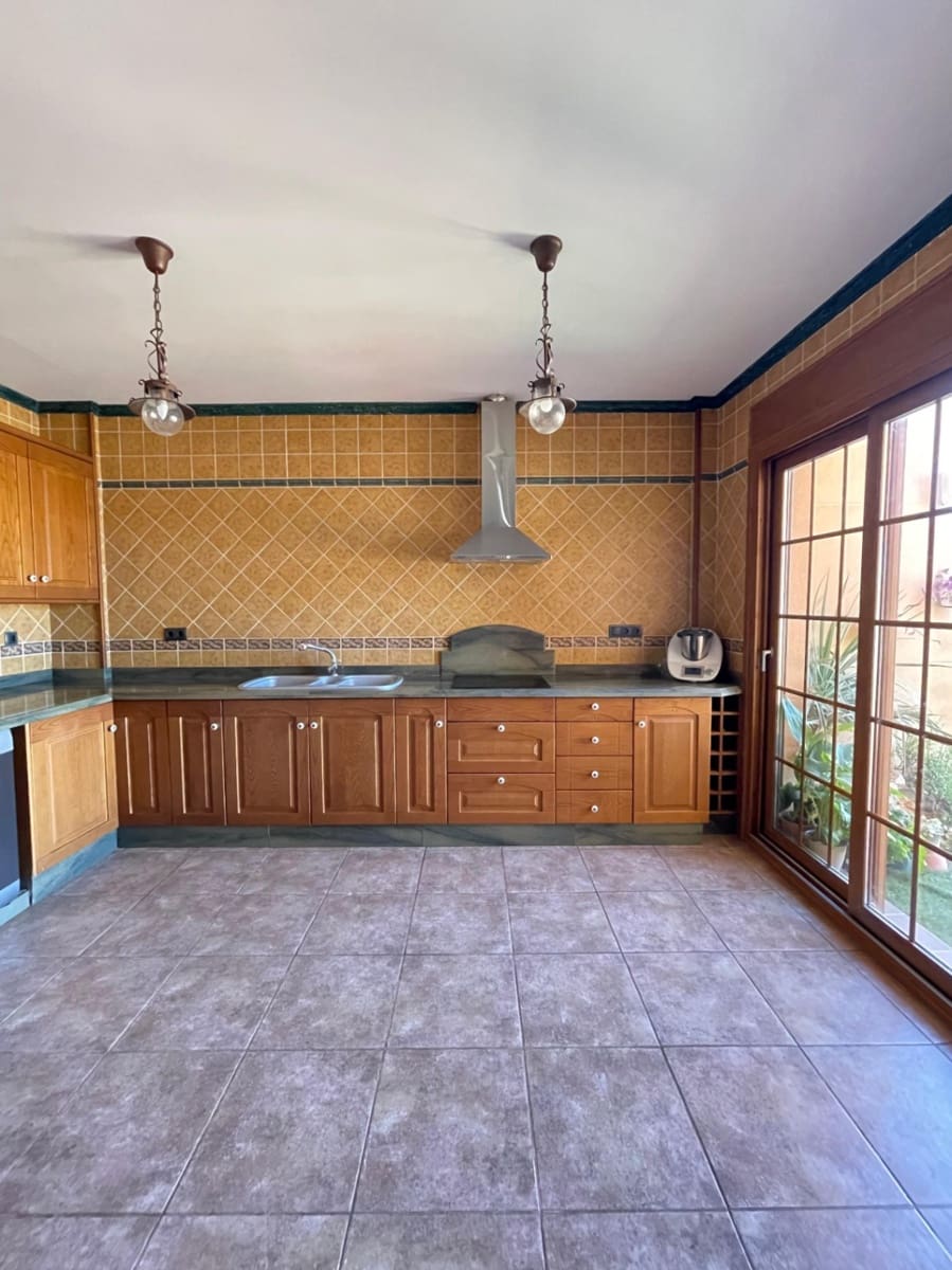 7 soveværelse Villa til salg i Piles med swimmingpool garage - € 520.000 (Ref: 8653337)