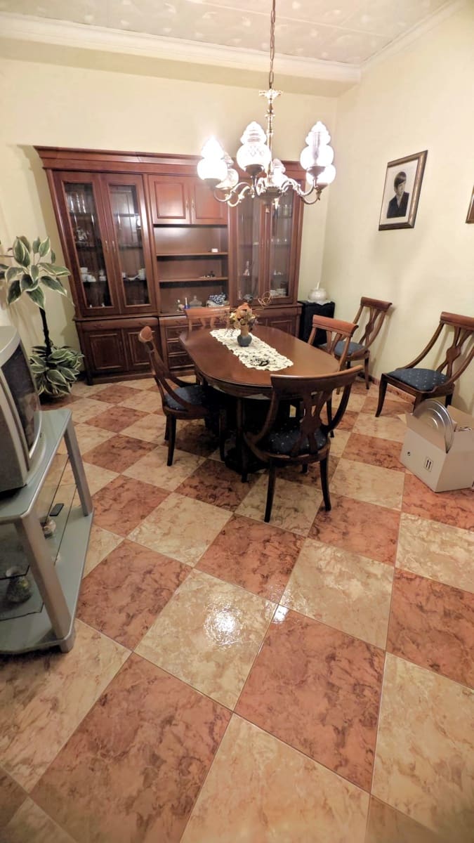 6 bedroom Townhouse for sale in Real de Gandia - € 170,000 (Ref: 8710519)