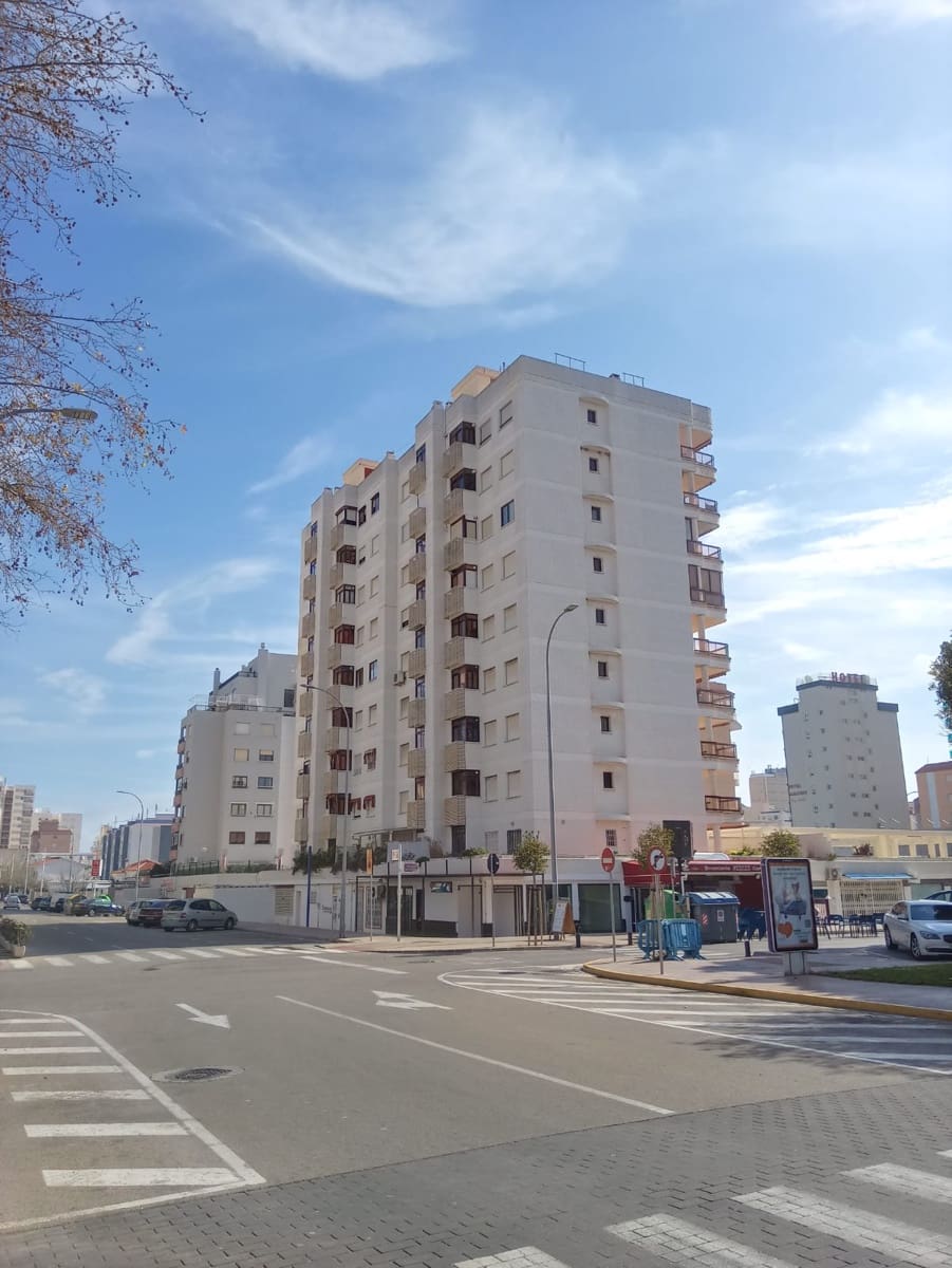 Erhverv til salg i Gandia - € 179.000 (Ref: 8776876)