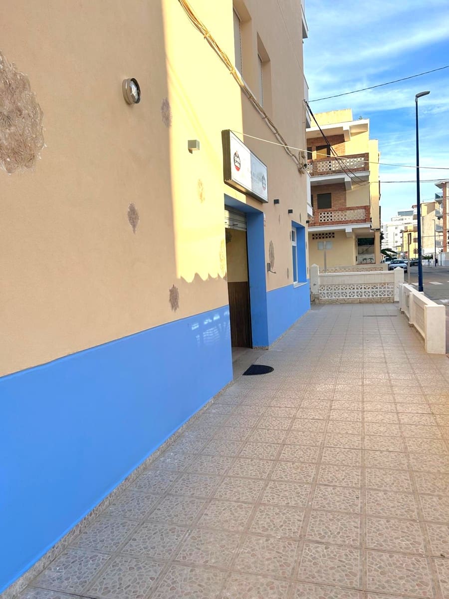 Kommersiell til salgs i Piles - € 229 000 (Ref: 8941923)