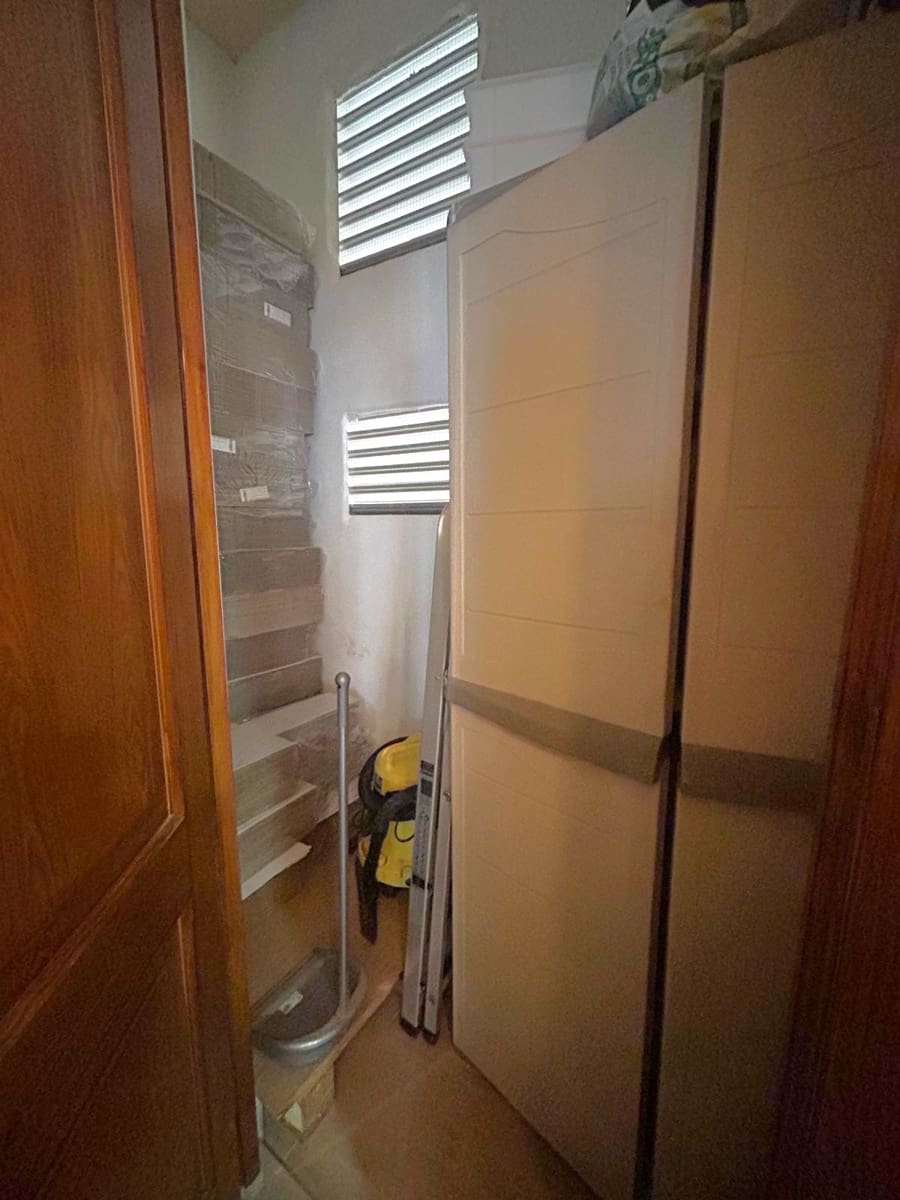 Kommersiell til salgs i Piles - € 229 000 (Ref: 8941923)