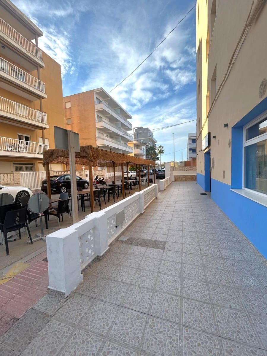 Kommersiell til salgs i Piles - € 229 000 (Ref: 8941923)