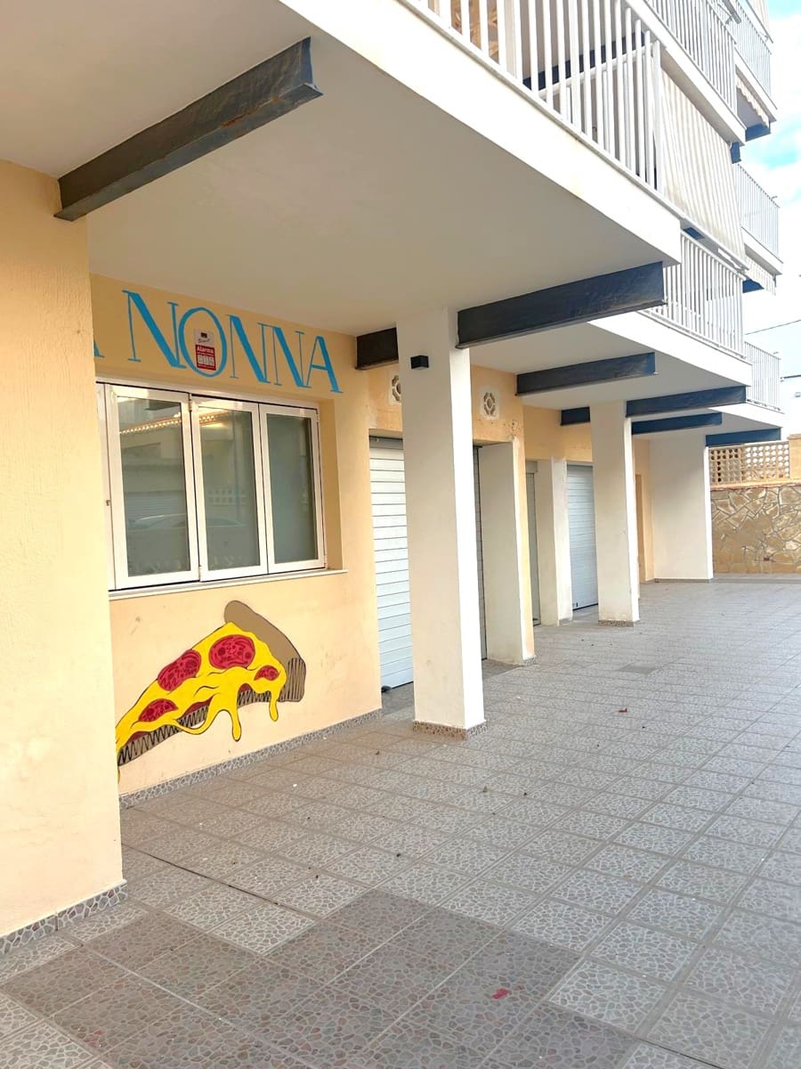 Kommersiell til salgs i Piles - € 229 000 (Ref: 8941923)