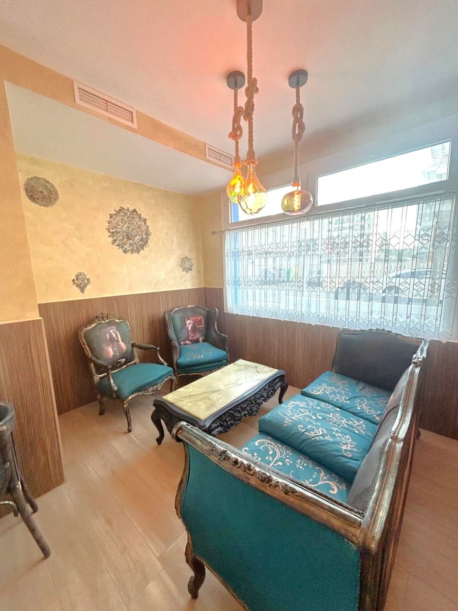 Kommersiell til salgs i Piles - € 229 000 (Ref: 8941923)