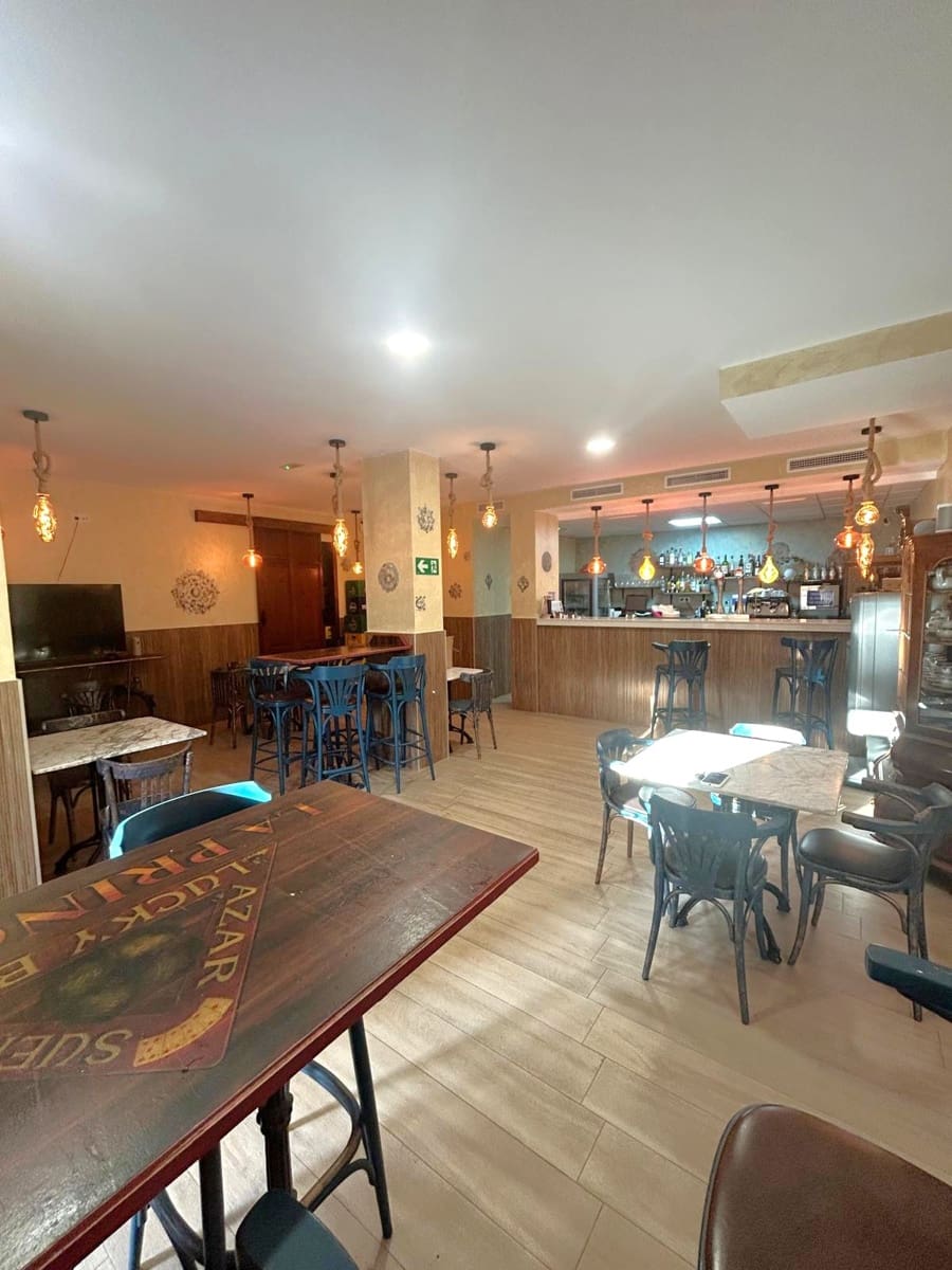 Kommersiell til salgs i Piles - € 229 000 (Ref: 8941923)