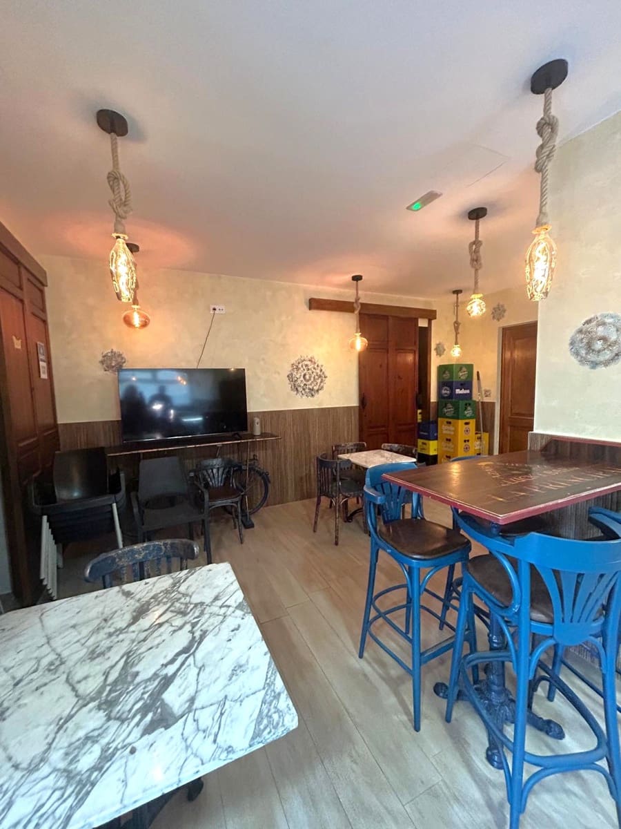 Kommersiell til salgs i Piles - € 229 000 (Ref: 8941923)