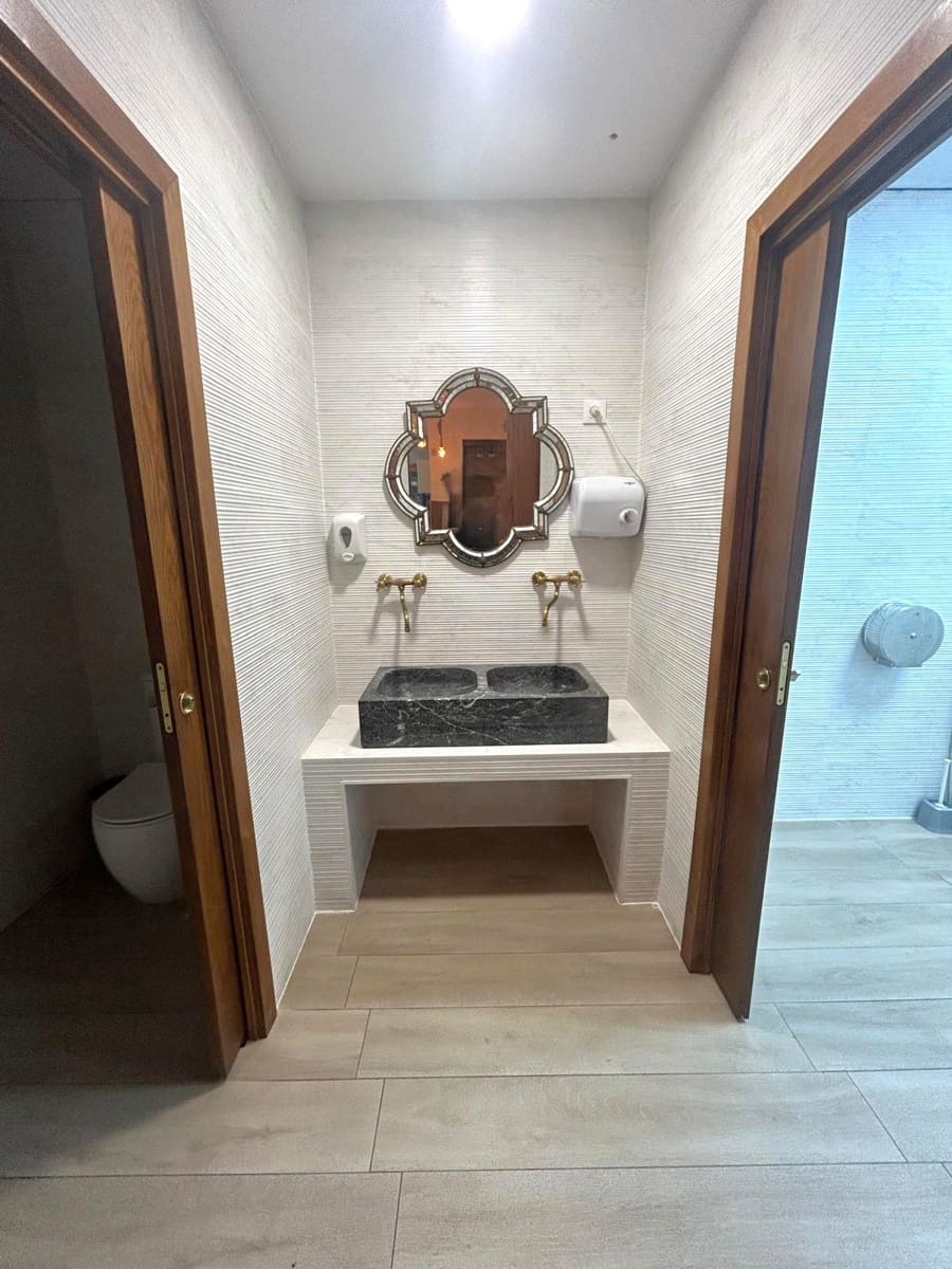 Kommersiell til salgs i Piles - € 229 000 (Ref: 8941923)