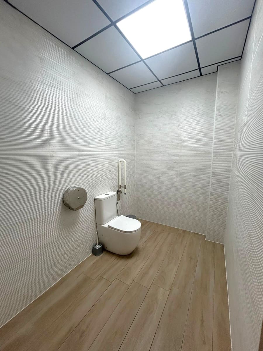 Kommersiell til salgs i Piles - € 229 000 (Ref: 8941923)