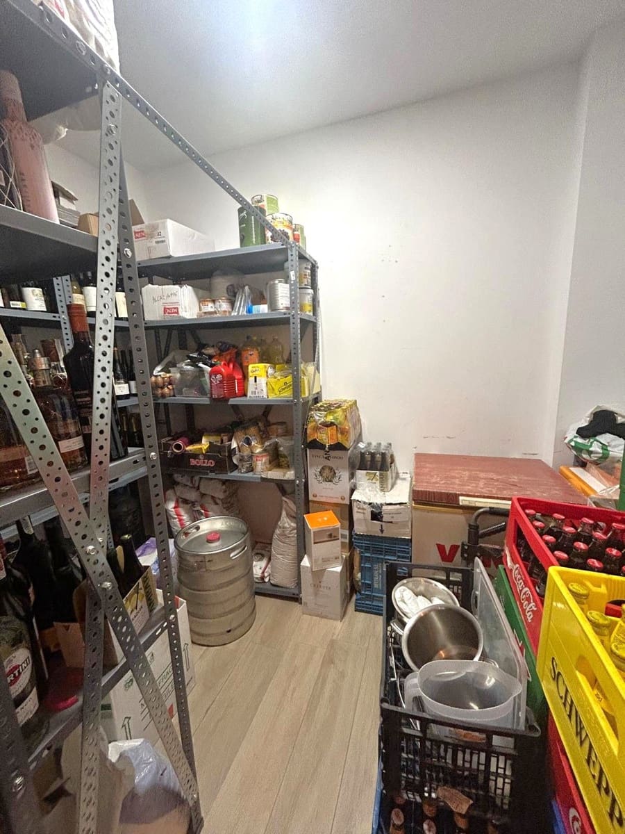 Kommersiell til salgs i Piles - € 229 000 (Ref: 8941923)