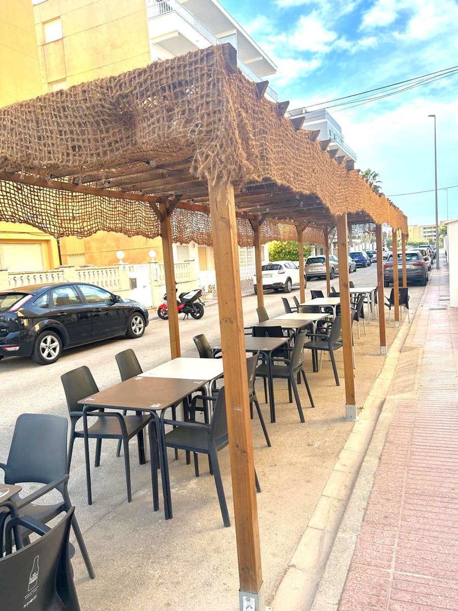 Kommersiell til salgs i Piles - € 229 000 (Ref: 8941923)