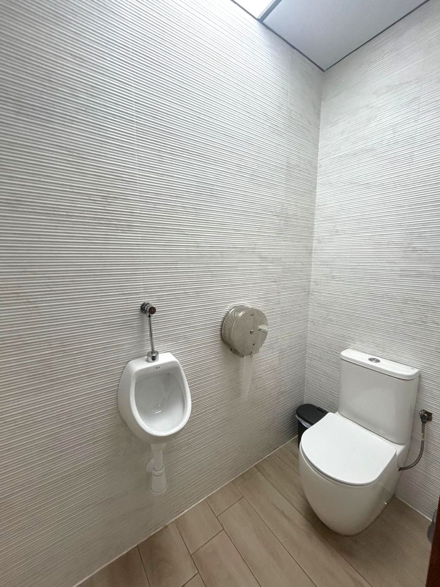 Kommersiell til salgs i Piles - € 229 000 (Ref: 8941923)