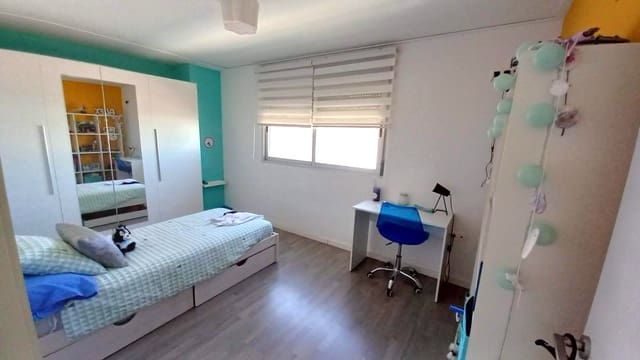 4 bedroom Townhouse for sale in Villalonga with garage - € 329,500 (Ref: 8987157)