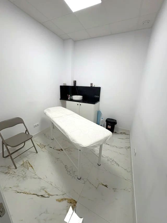 Erhverv til salg i Almoines - € 100.000 (Ref: 9006544)