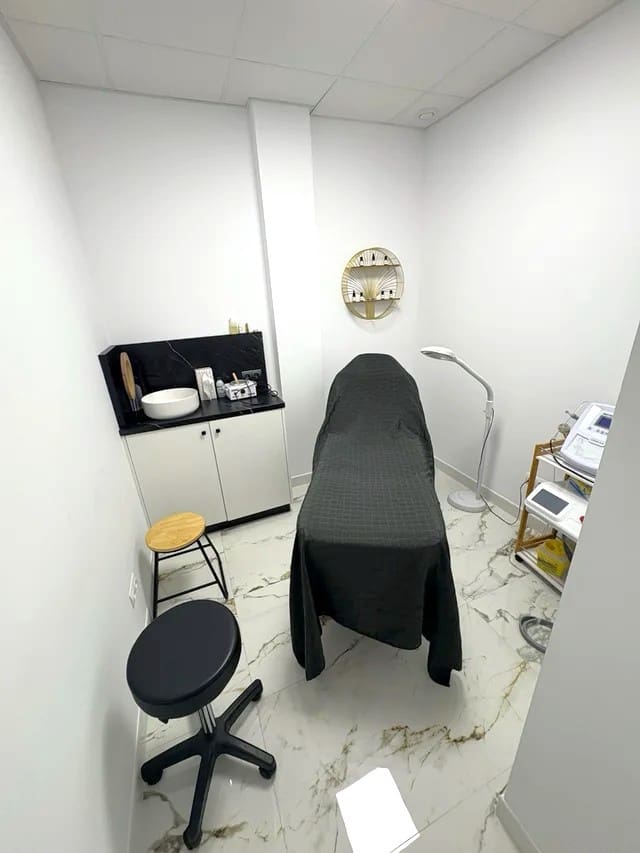 Erhverv til salg i Almoines - € 100.000 (Ref: 9006544)