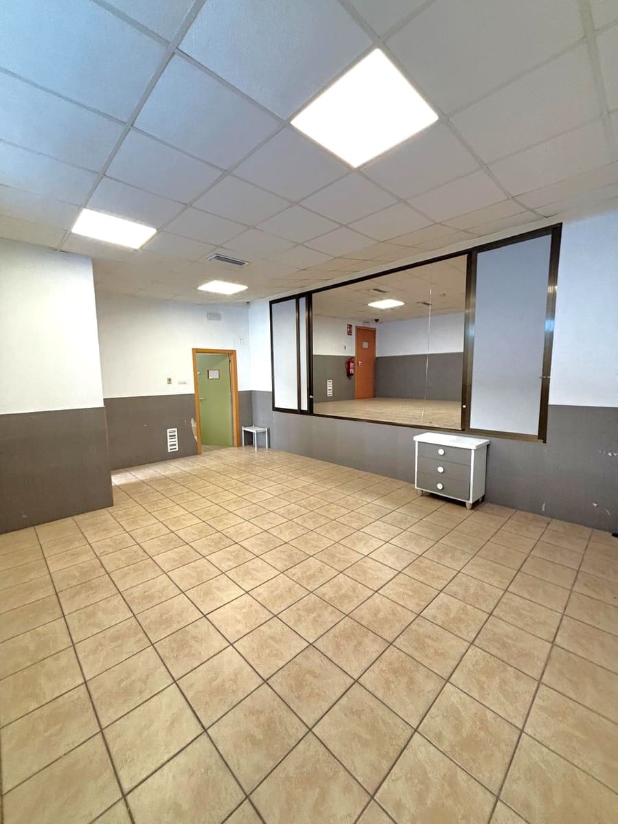 Commercial for sale in Gandia - € 195,000 (Ref: 9049586)