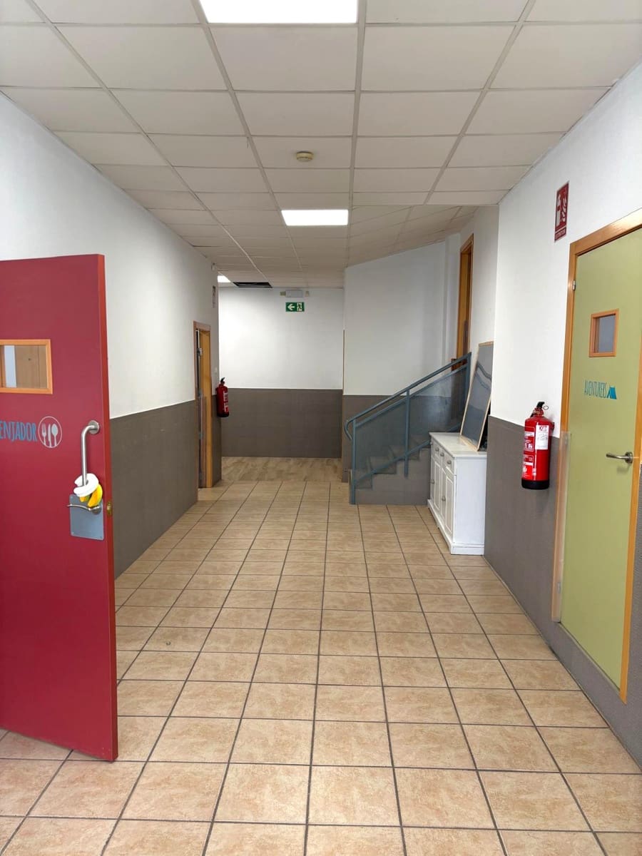 Commercial for sale in Gandia - € 195,000 (Ref: 9049586)