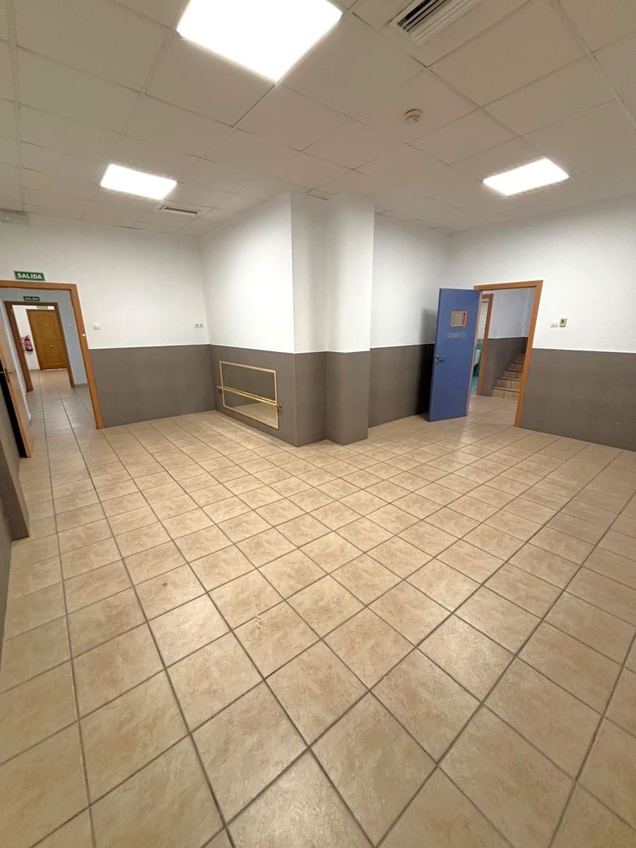 Commercial for sale in Gandia - € 195,000 (Ref: 9049586)