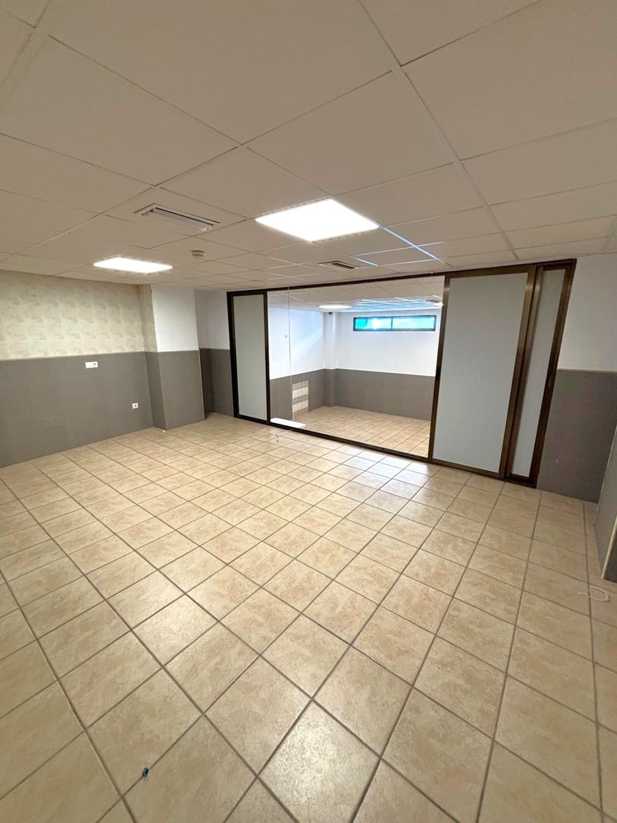 Commercial for sale in Gandia - € 195,000 (Ref: 9049586)