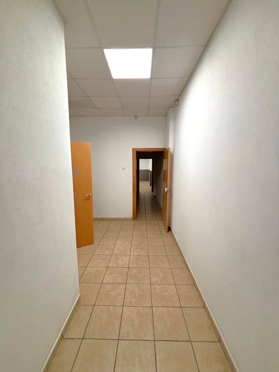 Commercial for sale in Gandia - € 195,000 (Ref: 9049586)