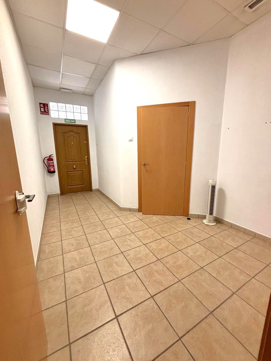 Commercial for sale in Gandia - € 195,000 (Ref: 9049586)