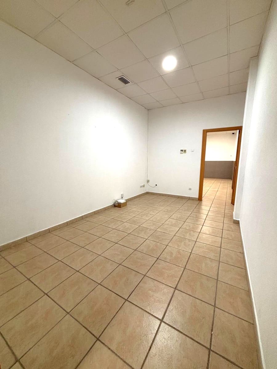 Commercial for sale in Gandia - € 195,000 (Ref: 9049586)