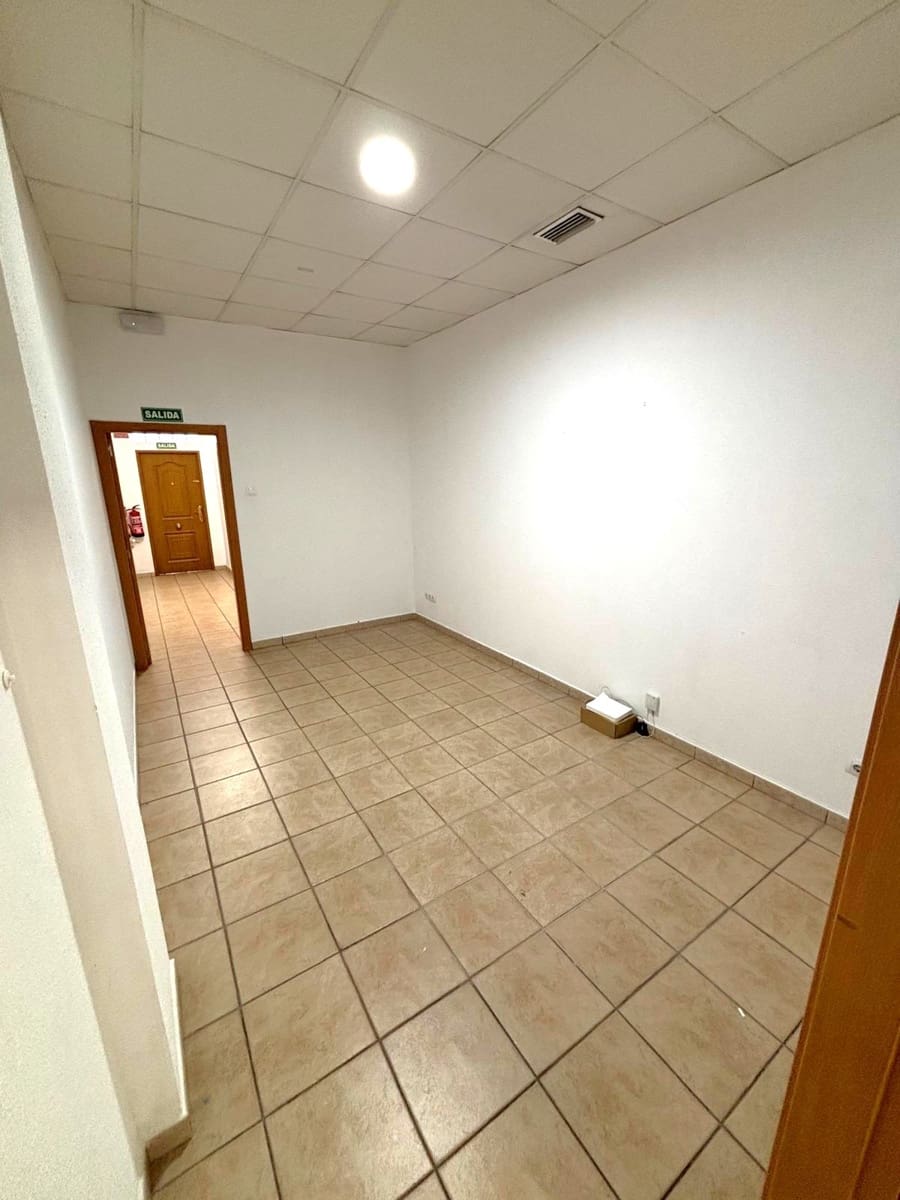 Commercial for sale in Gandia - € 195,000 (Ref: 9049586)