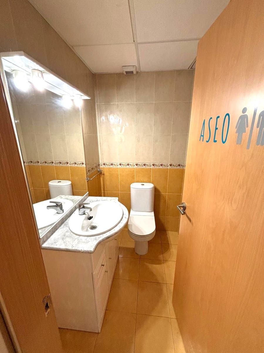 Commercial for sale in Gandia - € 195,000 (Ref: 9049586)