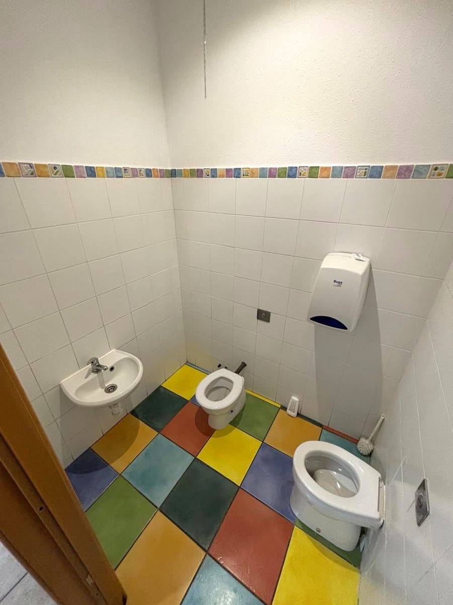 Commercial for sale in Gandia - € 195,000 (Ref: 9049586)