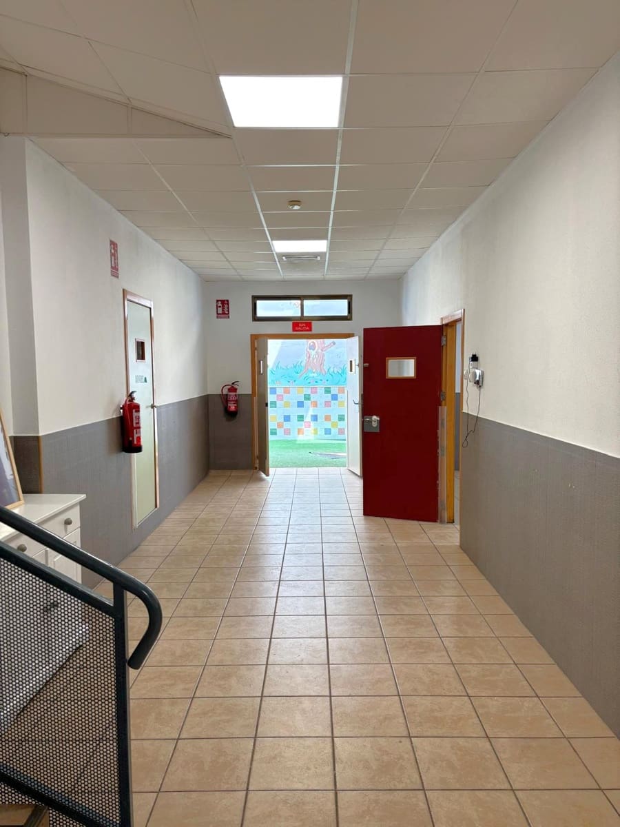 Commercial for sale in Gandia - € 195,000 (Ref: 9049586)