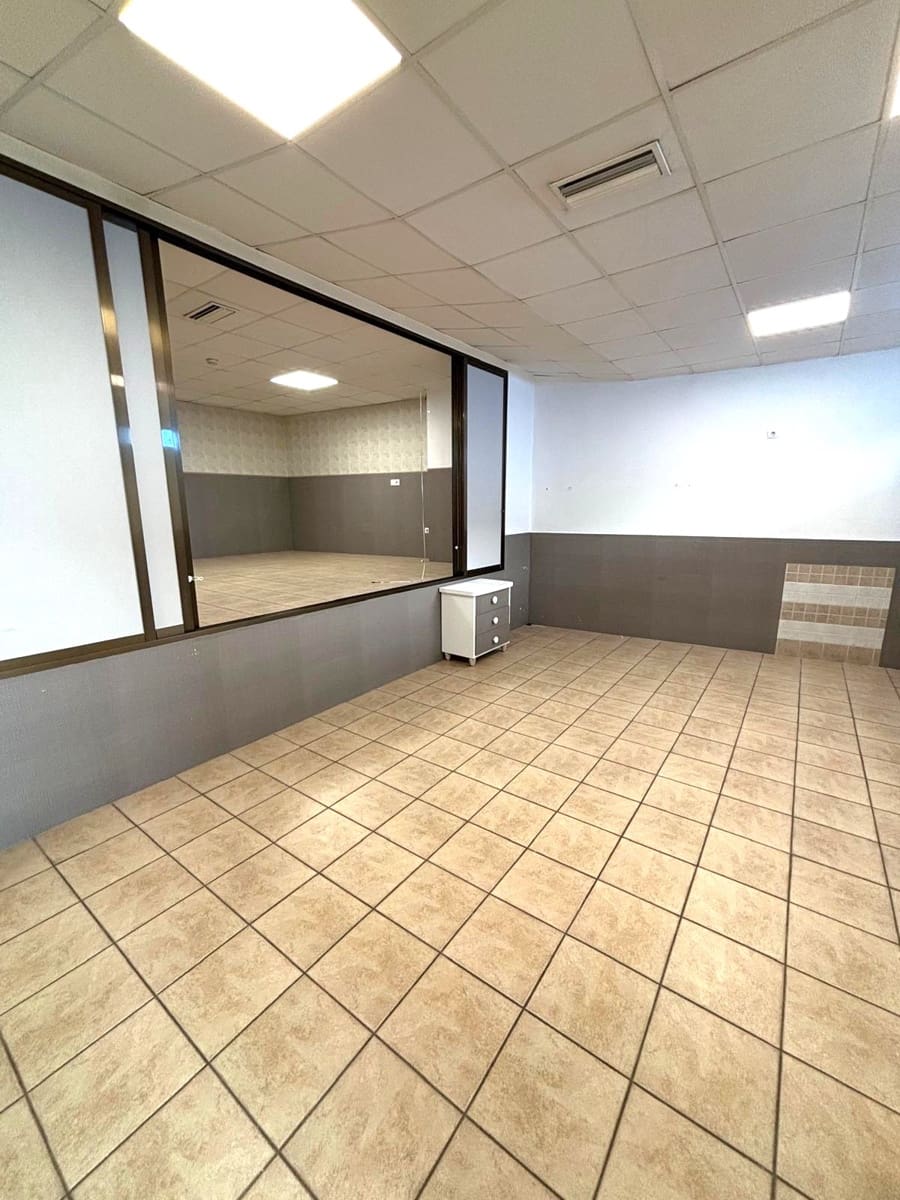 Commercial for sale in Gandia - € 195,000 (Ref: 9049586)