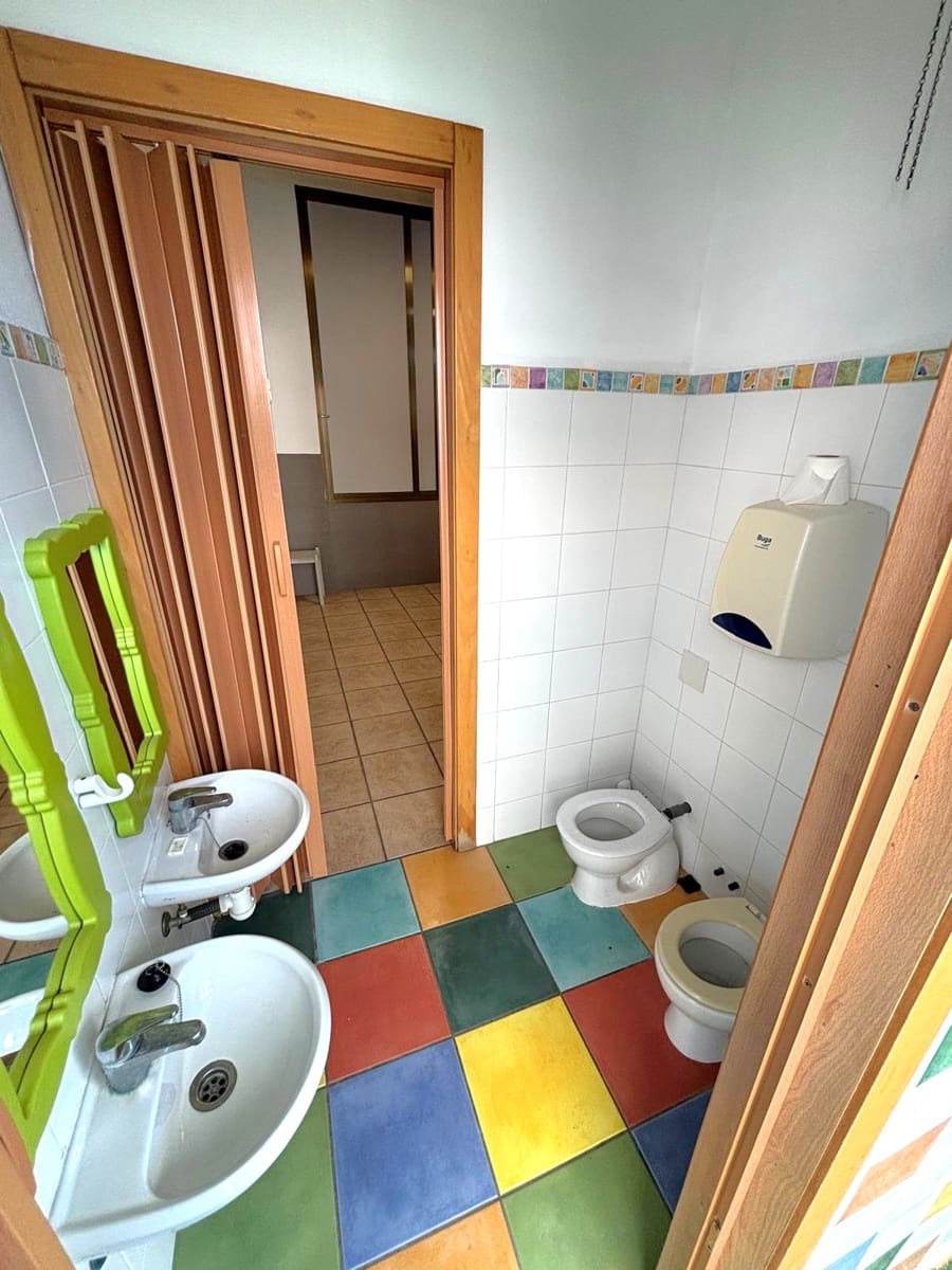 Commercial for sale in Gandia - € 195,000 (Ref: 9049586)