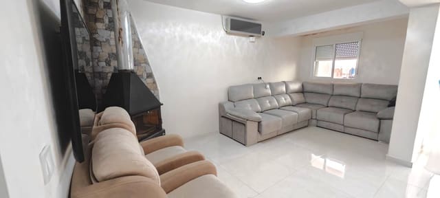 4 bedroom Townhouse for sale in Oliva with garage - € 184,000 (Ref: 9126063)