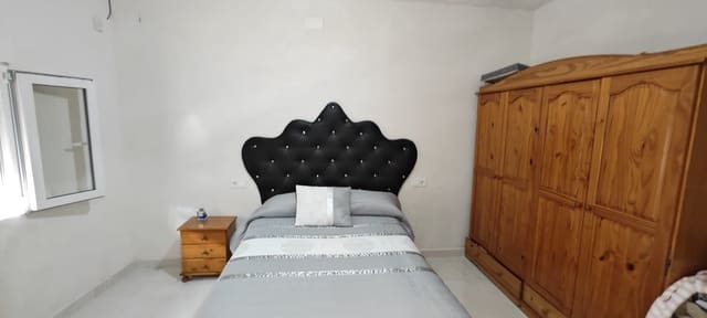 4 bedroom Townhouse for sale in Oliva with garage - € 184,000 (Ref: 9126063)