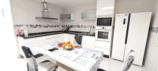 4 bedroom Townhouse for sale in Oliva with garage - € 184,000 (Ref: 9126063)