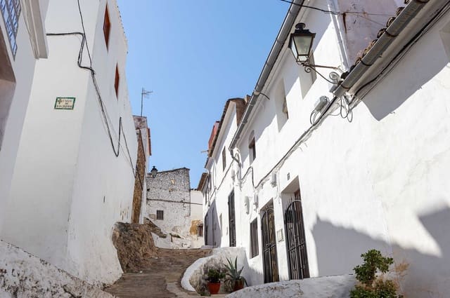 4 bedroom Townhouse for sale in Oliva with garage - € 184,000 (Ref: 9126063)