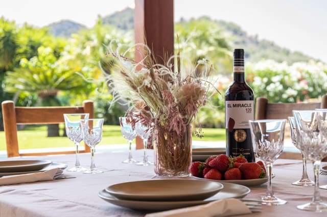 6 bedroom Villa for rent in Dénia with pool garage - € 3,500 (Ref: 9389983)