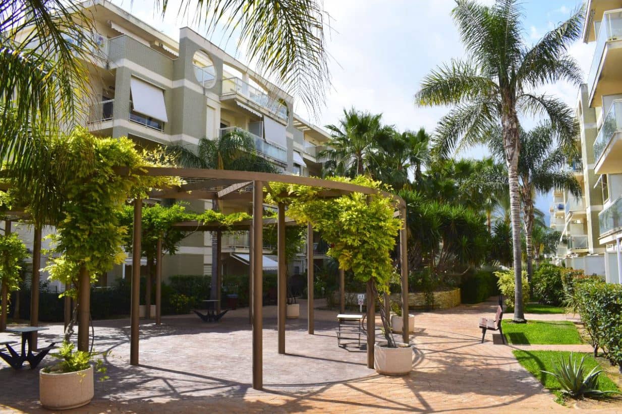 Apartamento de 3 habitaciones en Dénia en venta con piscina garaje - 285.000 € (Ref: 9421635)