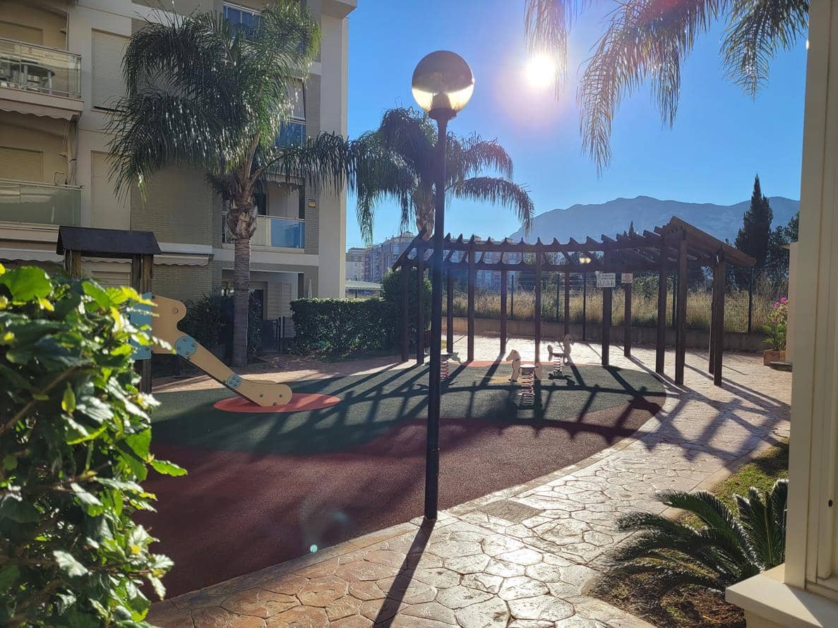 Apartamento de 3 habitaciones en Dénia en venta con piscina garaje - 285.000 € (Ref: 9421635)