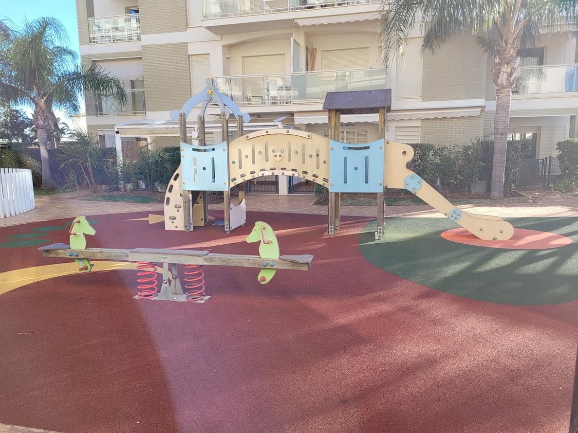 Apartamento de 3 habitaciones en Dénia en venta con piscina garaje - 285.000 € (Ref: 9421635)